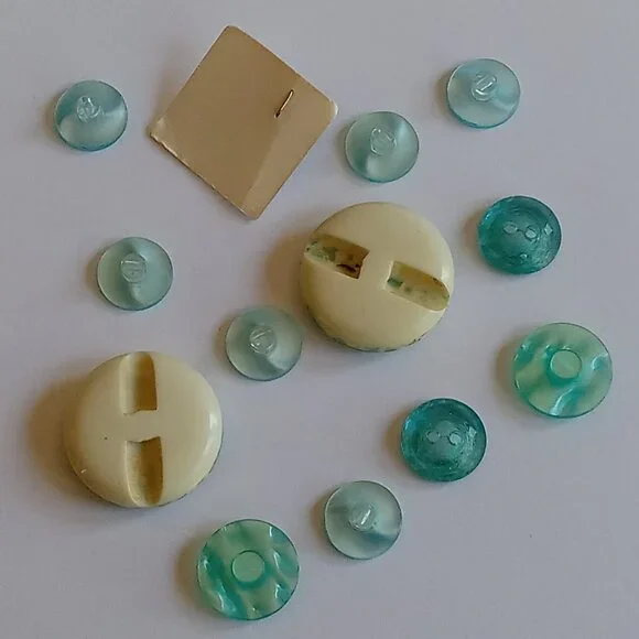 13 Retro Blue Vintage Buttons - Picture 3 of 12